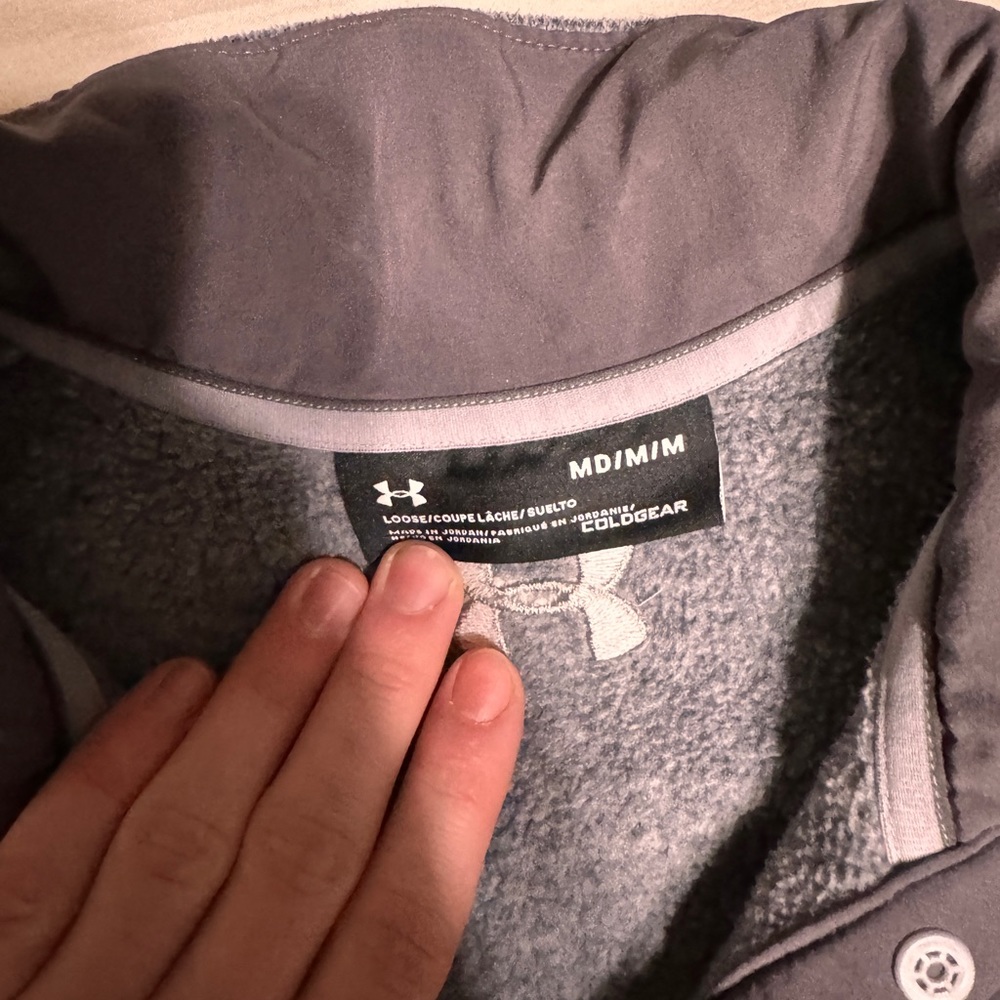UA pullover